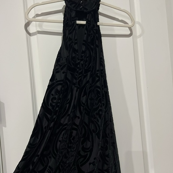 FRANCESCAS BLACK VELVET HALTER NECK DRESS - Picture 6 of 10